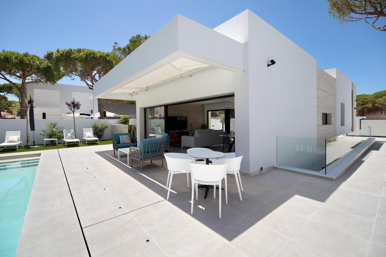 Lola Sea Villa โนโบซังก์ติเปตรี ภายนอก รูปภาพ
